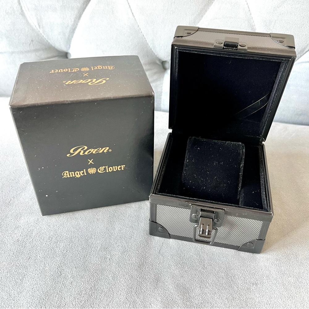 ROEN Watch Box with Outer Box
5.25x4.75x3.75”